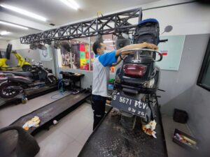 Motor Mogok Karena Karburator Banjir? Tenang, Ini 7 Penyebab dan Solusinya!