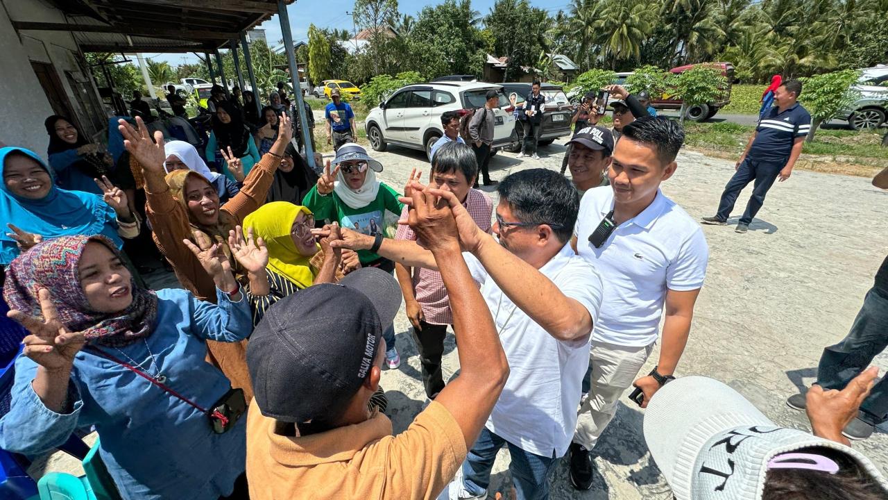 Bebas-Siti Raih Dukungan Ratusan Petani di Bumimulyo