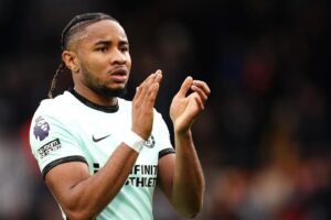 Nkunku Ngakak Ditanya Kembali ke PSG