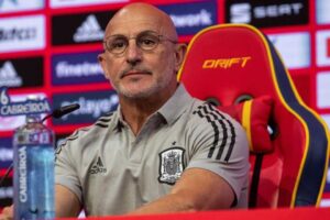 De La Fuente Pecahkan Rekor, Spanyol Puncak Klasemen!