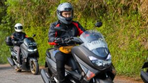 Helm Basah? Hati-hati Jamur Merayap! Begini Cara Merawat Helm di Musim Hujan