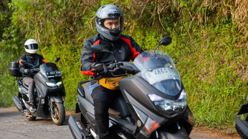 Helm Basah? Hati-hati Jamur Merayap! Begini Cara Merawat Helm di Musim Hujan