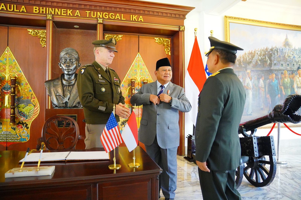 Dipaksa Bangun Pagi, Kabinet Prabowo Jalani Latihan Militer di Akmil!