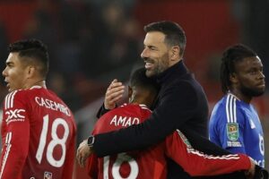 Kejutan! Ruud van Nistelrooy Cabut dari Man United