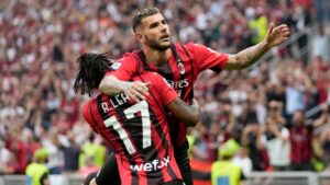 Nasib Berbeda Dua Bintang AC Milan: Theo Hernandez Naik Gaji, Leao Dihujani Kritik