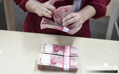 Gaji Kecil? Tenang, Ada Bansos Rp300 Ribu Menanti!