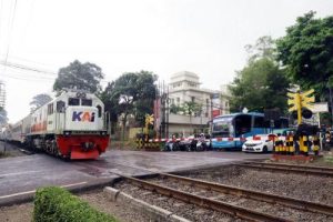 Libur Panjang, Kereta Tambah Ngebut! Waspada di Perlintasan!