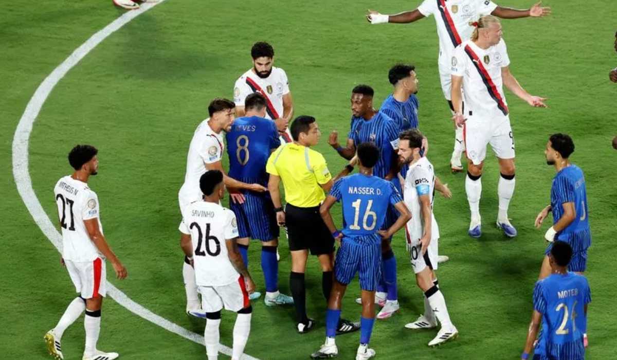 Wasit Panas!  Gol Kontroversial City Picu Amarah