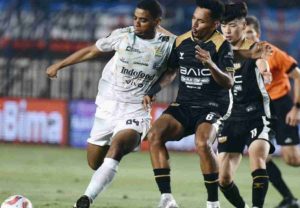 Dramatis! Persib Ditahan Imbang Dewa United