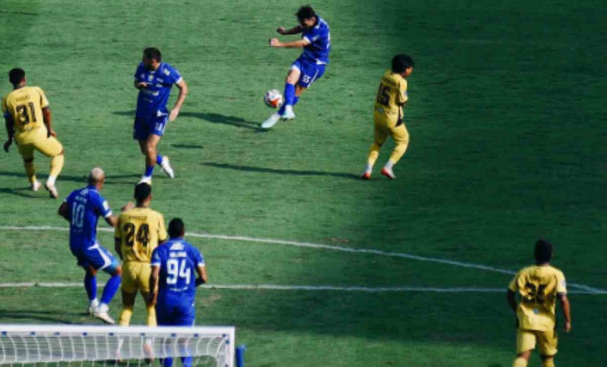 Persib Menang Telak! Maung Bandung Gasak Semen Padang 2-0