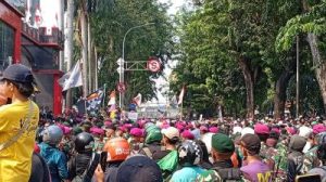 Demo Jakarta Ricuh, Toko-Toko Sepi!