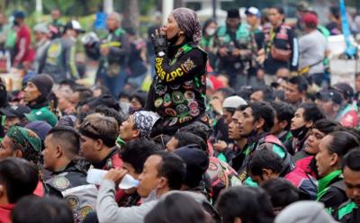 Potongan Komisi Ojol 10%?  Demo Besar Tak Goyahkan Platform!