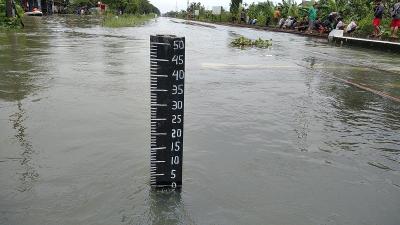 Rel Terendam Banjir, Belasan Kereta Api di Semarang Gagal Berangkat! 1 Rel Terendam Banjir, Belasan Kereta Api di Semarang Gagal Berangkat!