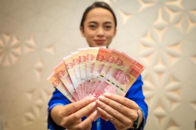 Wartakini.id, Jakarta - Pemerintah terus menggulirkan bantuan sosial (bansos) bagi masyarakat yang membutuhkan. Masyarakat kini dapat mengecek status penerimaan Bantuan Langsung Tunai (BLT) Kesejahteraan Rakyat (Kesra), Program Keluarga Harapan (PKH), dan Bantuan Pangan Non Tunai (BPNT) periode Oktober-Desember 2025 hanya dengan Nomor Induk Kependudukan (NIK) Kartu Tanda Penduduk (KTP). 1 Wartakini.id, Jakarta - Pemerintah terus menggulirkan bantuan sosial (bansos) bagi masyarakat yang membutuhkan. Masyarakat kini dapat mengecek status penerimaan Bantuan Langsung Tunai (BLT) Kesejahteraan Rakyat (Kesra), Program Keluarga Harapan (PKH), dan Bantuan Pangan Non Tunai (BPNT) periode Oktober-Desember 2025 hanya dengan Nomor Induk Kependudukan (NIK) Kartu Tanda Penduduk (KTP).