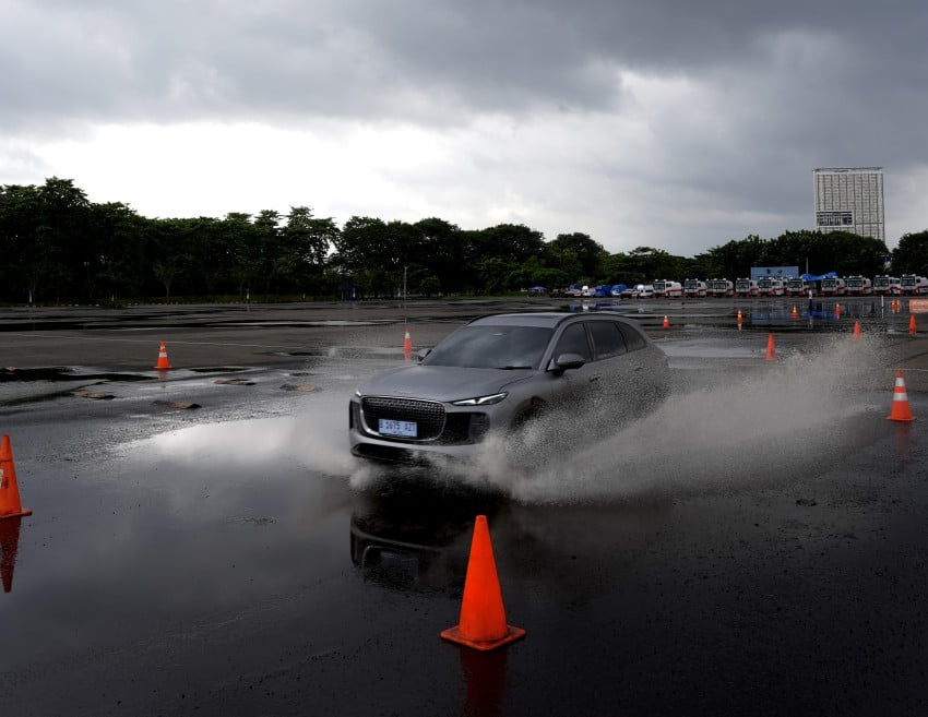 Lepas L8: Rasakan Sensasi Leopard di Balik Kemudi!