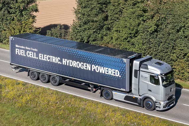 Siap Ganti Diesel? Truk Hidrogen Mercedes-Benz 1.000 Km!