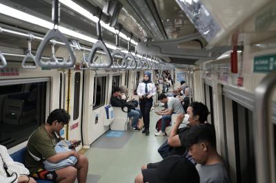 Wartakini 5 LRT Jabodebek Ramah Puasa! Buka Bersama di Kereta? Bisa!
