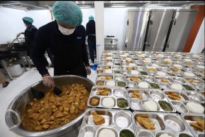 MBG Guncang Ekonomi! Motor Laris Manis, Mobil Langka, Petani Panen Cuan Besar 1 MBG Guncang Ekonomi! Motor Laris Manis, Mobil Langka, Petani Panen Cuan Besar