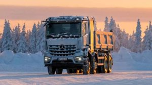 Wartakini 24 Truk Listrik Mercedes-Benz Taklukkan Kutub Utara, Siap Guncang Pasar!