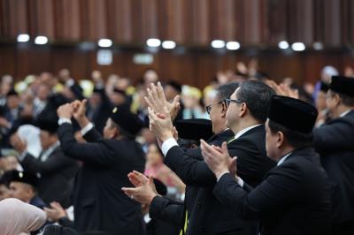 Geger! MK Batalkan Pensiun Seumur Hidup Anggota DPR, Ini Alasannya!