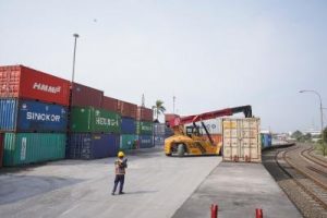 Ekonomi Melesat, Kereta Logistik Jakarta-Surabaya Ngebut 67%!