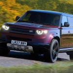 wartakini.id - Sebuah era baru siap dimulai bagi penggemar off-road dan kendaraan tangguh. Land Rover Defender Sport, SUV mungil bertenaga listrik pertama dalam lini Defender, dikabarkan akan segera meluncur tahun depan. Prototipe kendaraan revolusioner ini telah tertangkap kamera saat menjalani serangkaian uji jalan intensif di Inggris, menandakan kesiapan peluncurannya.