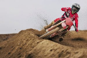 ducati kenalkan teknologi untuk desmo450 mx yang jarang melakukan servis wel