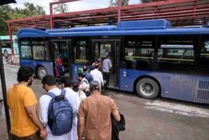 Wartakini 24 Bensin Melejit, Pakistan Gratiskan Angkutan Umum!