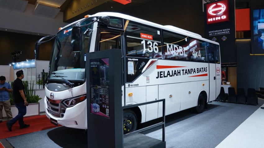 Bus Hino 4x4 Terbaru: Penakluk Medan Ekstrem, Legal di Jalan!