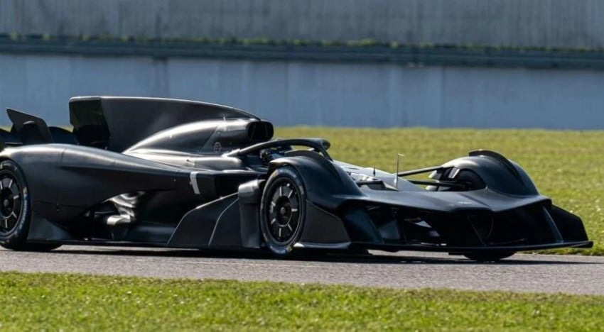 Terkuak! Aston Martin Siapkan Hypercar 'Batman'? 1 Terkuak! Aston Martin Siapkan Hypercar 'Batman'?