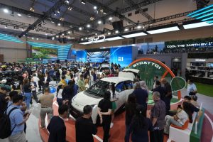 laba turun penjualan anjlok byd tetap ngotot jual 15 juta mobil di luar china yoc