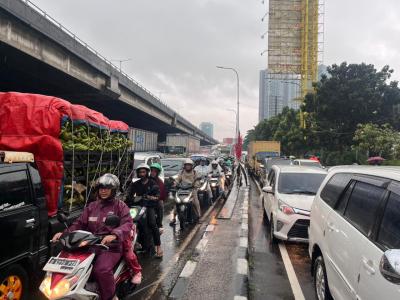 WFH Jumat: Hemat BBM atau ‘Pergi Jumat Kembali Ahad’?