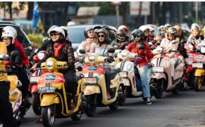 Lady Bikers Bandung Pukau Kota, Kebaya di Jalan Raya!
