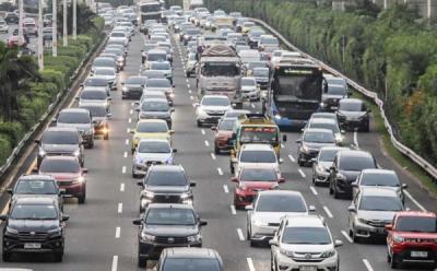 Jasa Marga Ungkap Angka Fantastis: 1 Juta Lebih Kendaraan Tinggalkan Jabotabek Saat Libur Panjang!