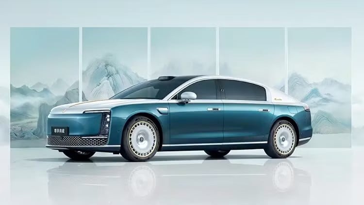 Rolls-Royce Panas Dingin! Sedan Emas Huawei Hadir! 1 Rolls-Royce Panas Dingin! Sedan Emas Huawei Hadir!