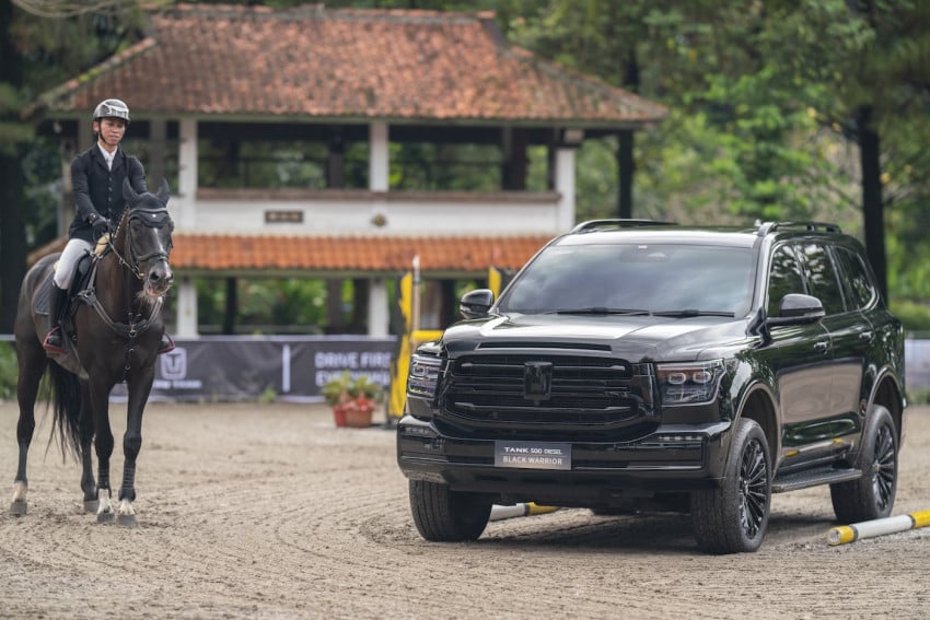 Tank 500 Black Warrior: SUV Mewah Ala Ksatria Malam! 4 Tank 500 Black Warrior: SUV Mewah Ala Ksatria Malam!