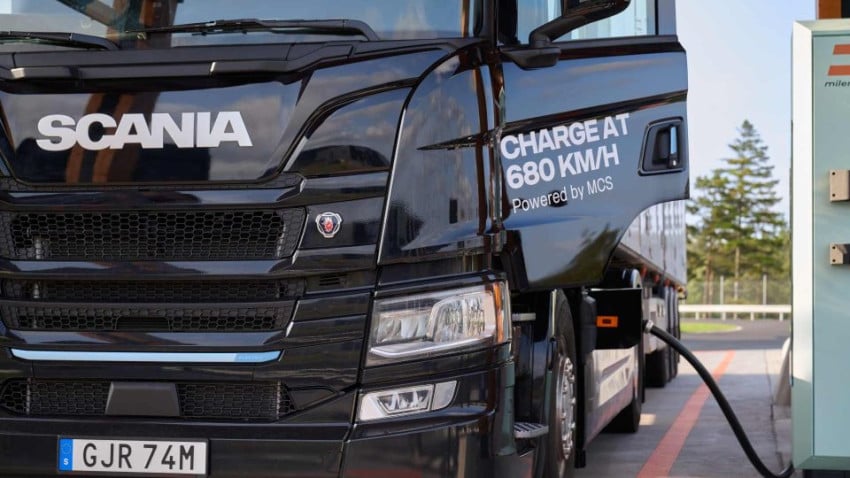 Truk Scania Kini Bisa Jadi Pembangkit Listrik Berjalan!