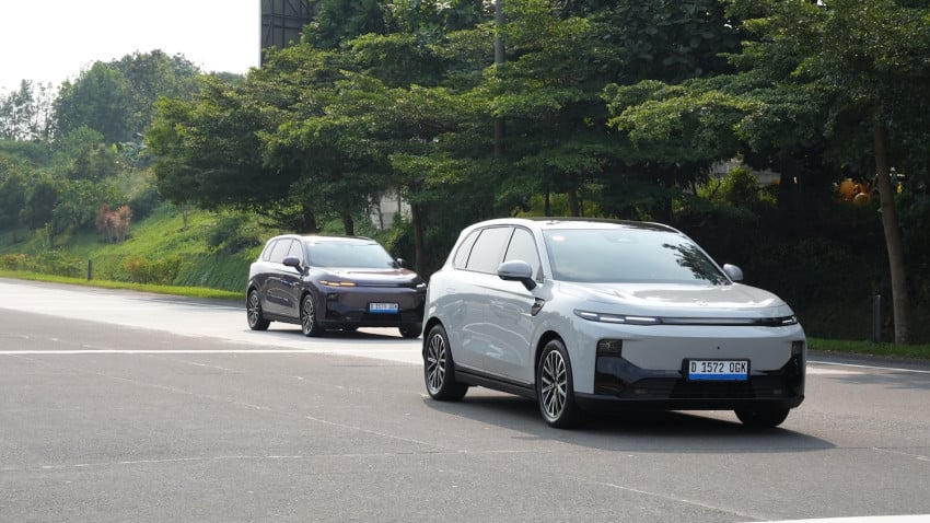 Baterai Nempel Rangka Jok Jadi Kasur Ini Dia SUV 10 Baterai Nempel Rangka Jok Jadi Kasur Ini Dia SUV