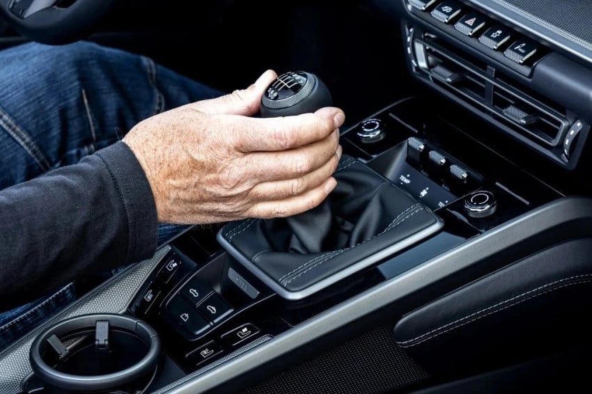 Mobil Manual Kunci Otak Tetap Cerdas