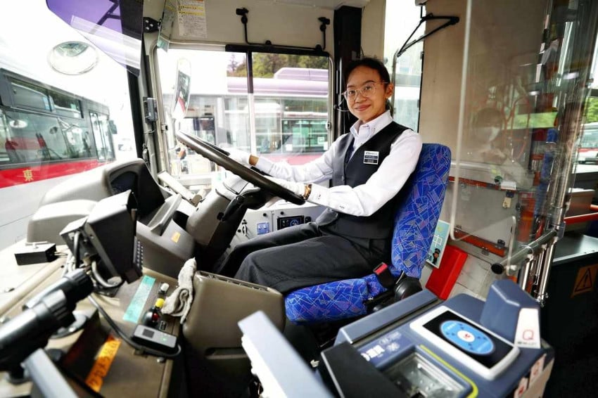 Pecah Rekor Wanita Indonesia Sopir Bus di Jepang 12 Pecah Rekor Wanita Indonesia Sopir Bus di Jepang