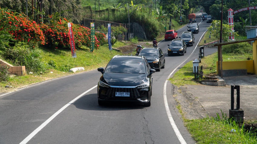 Terungkap BYD M6 Iritnya Bikin Melongo di Merbabu