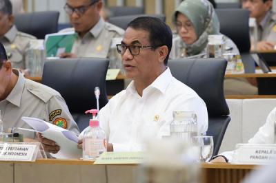 Amran Lantik Pejabat Baru Perang Beras Fiktif 6 Amran Lantik Pejabat Baru Perang Beras Fiktif
