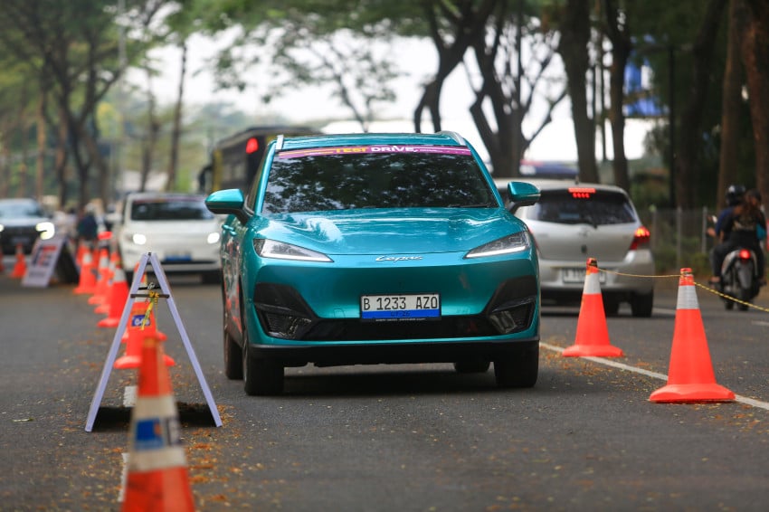 E4 Bikin Geger GIIAS Saudaranya Pun Minder