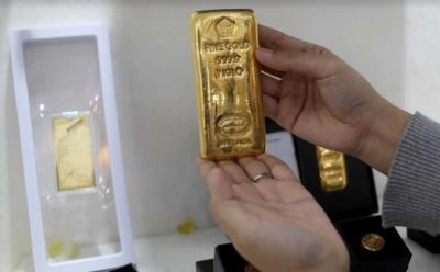 Harga Emas Antam Terjun Bebas Cek Sekarang