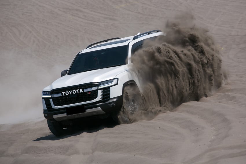 Land Cruiser Hybrid Rp2,7 Miliar Menggila di Pasir 5 Land Cruiser Hybrid Rp2,7 Miliar Menggila di Pasir