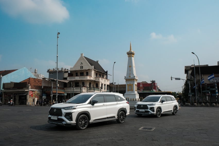 Mobil Hibrida Bikin Penjualan Toyota Meroket Drastis