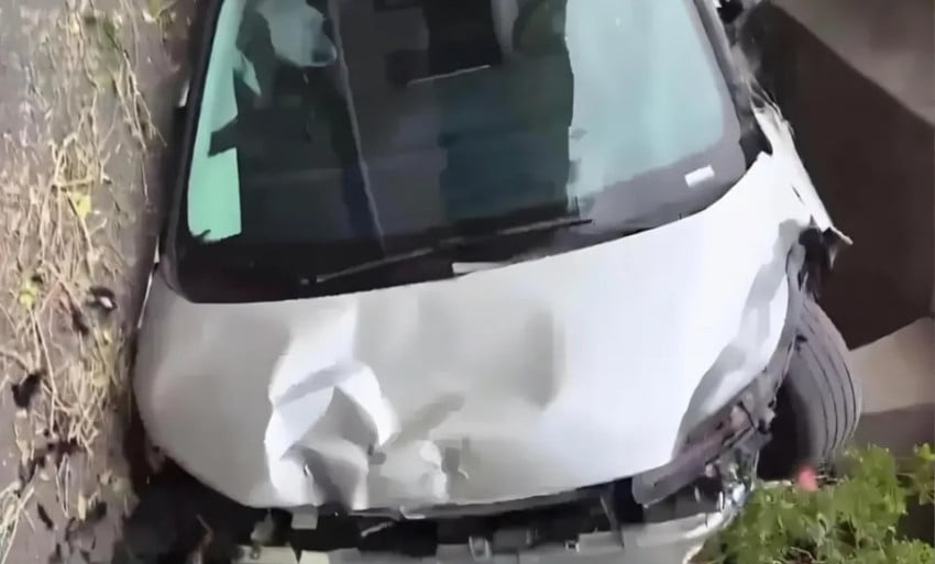 Mobil Mewah Hancur Tapi Airbag Malah Diam